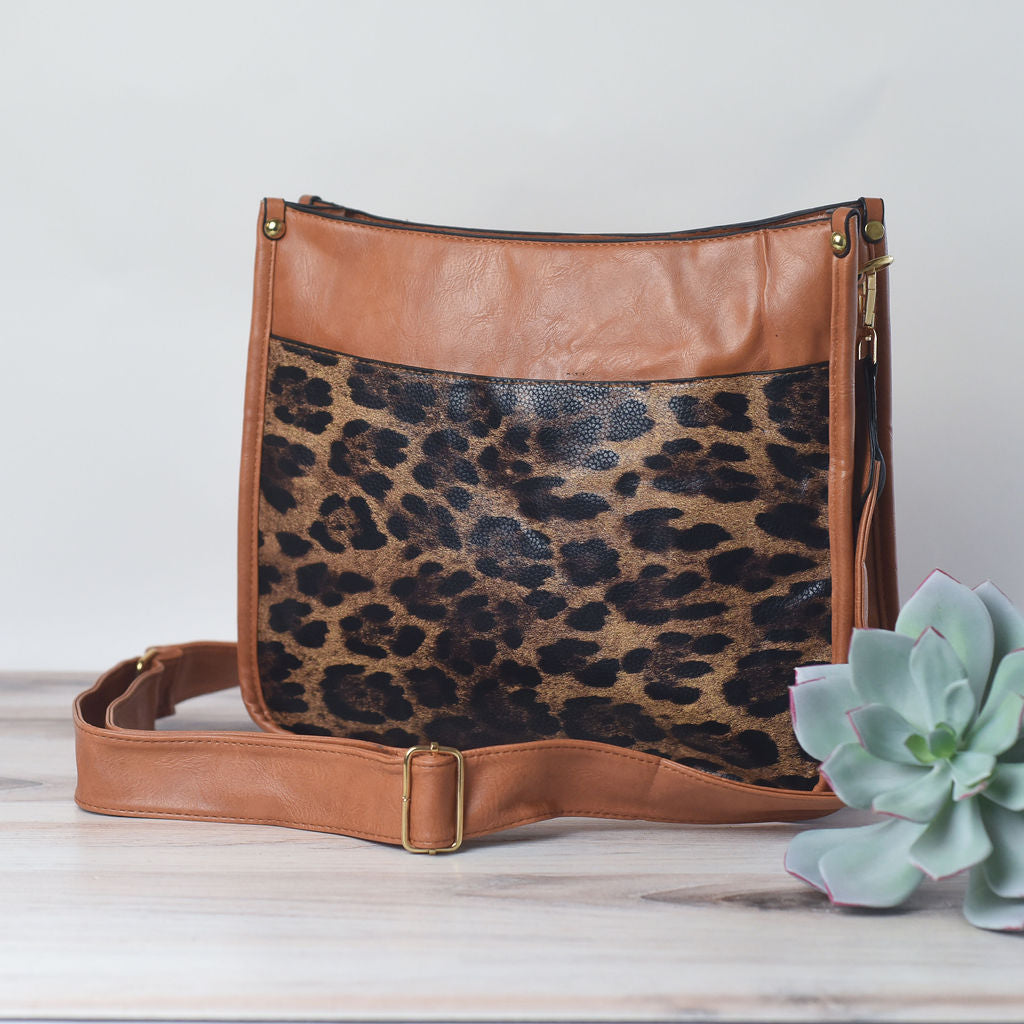 Addy Crossbody Purse in Leopard