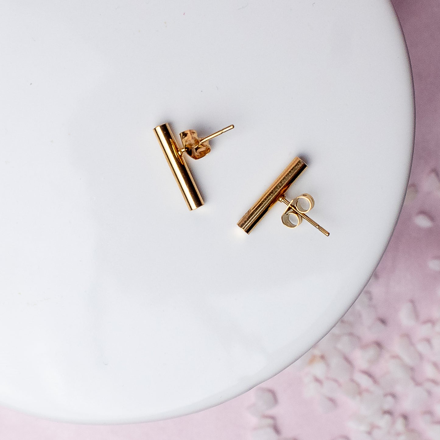 Luxe Bar Studs in Gold
