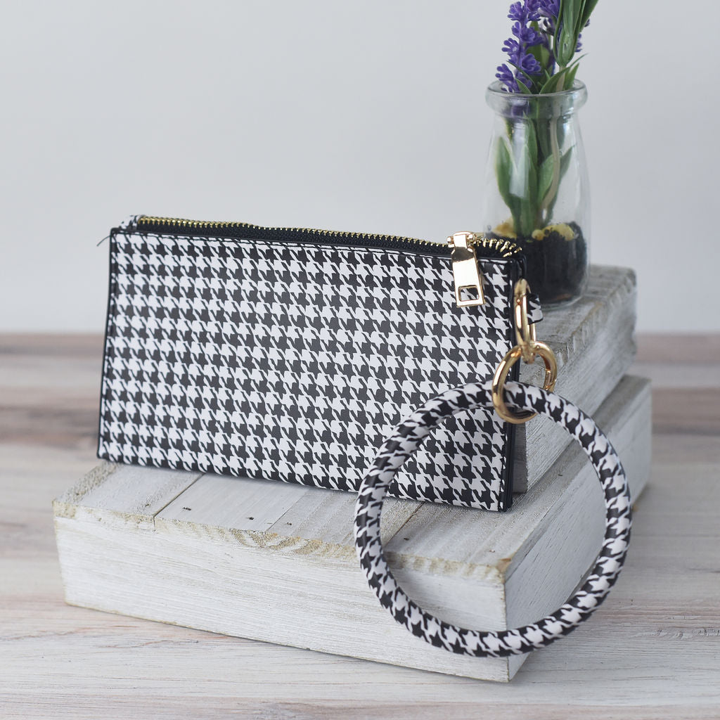 Carly Hands Free Bangle Keychain with Wristlet-Black and White Houndstooth