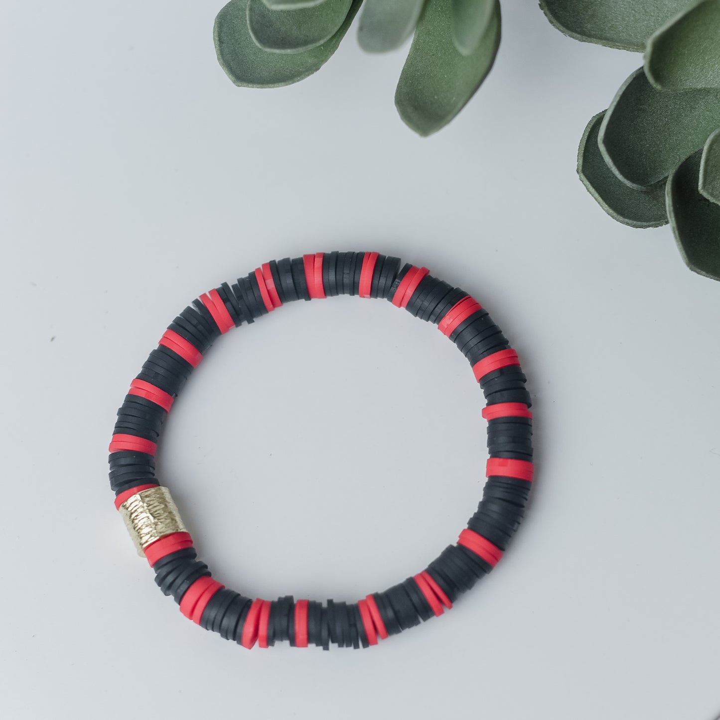 Kendra Spirit Silicone Disc Stretch Bracelets in Red/Black